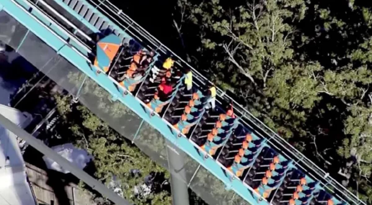 Un muerto y varios heridos tras un accidente en una montaña rusa de un parque Six Flags en EE.UU.
