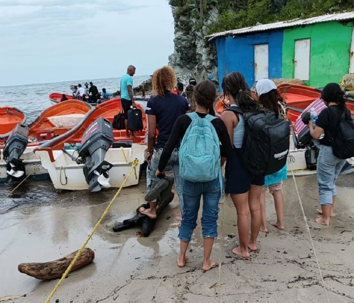 Habilitan lanchas para trasladar a los turistas que se quedaron varados en Choroní
