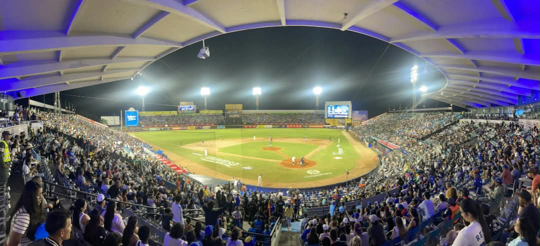 LVBP: asistencia y récord de audiencia en el juego inaugural Tiburones-Magallanes