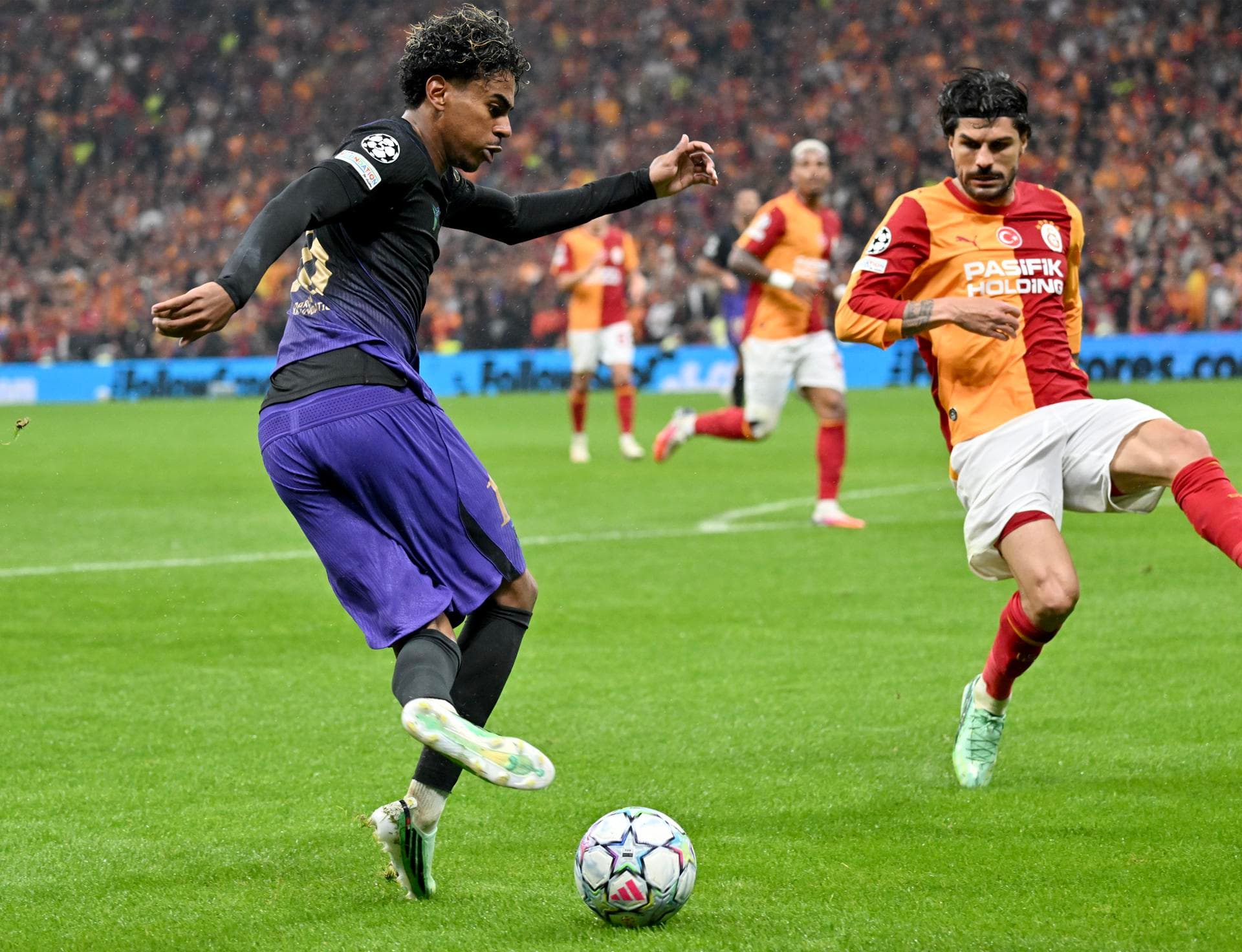 Barcelona pasó la aplanadora sobre el Galatasaray en su regreso a la Champions