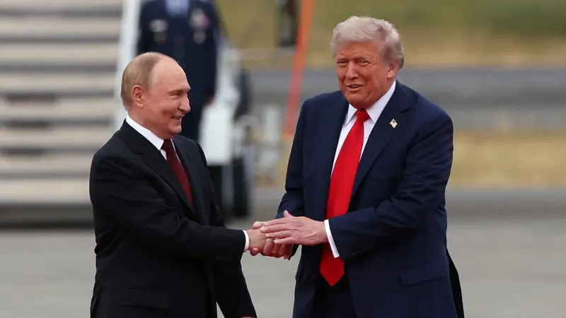 Cómo los conflictos globales se han convertido en un dolor de cabeza para Trump a pocas semanas de las elecciones de medio término en EE.UU.