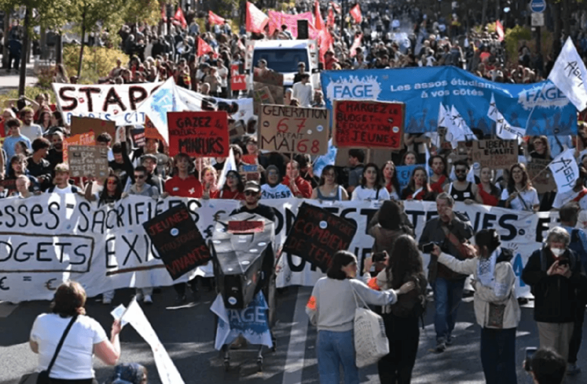 Cerca de 200 institutos siguen bloqueados en Francia y estudiantes preparan más protestas