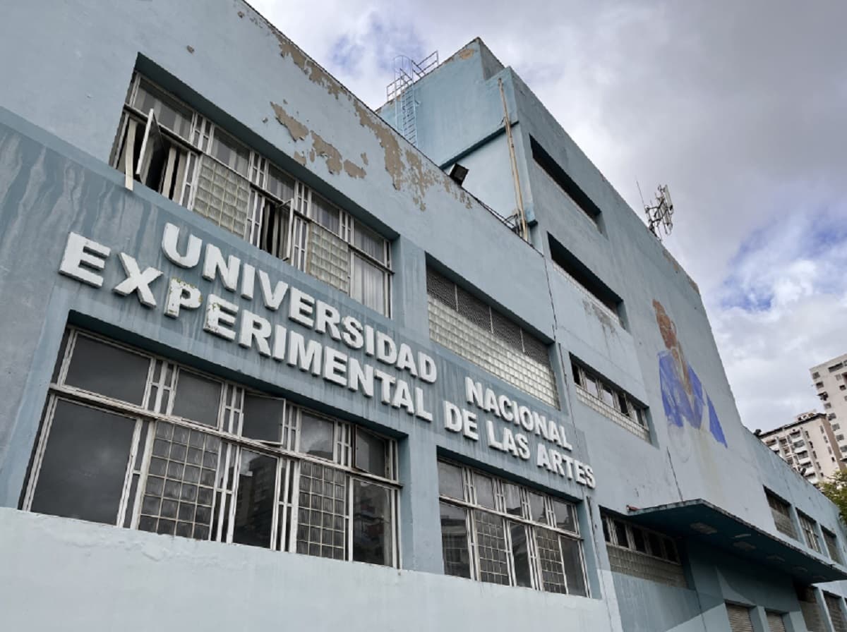 Estudiantes de la Unearte protestaron por el colapso y abandono de la universidad