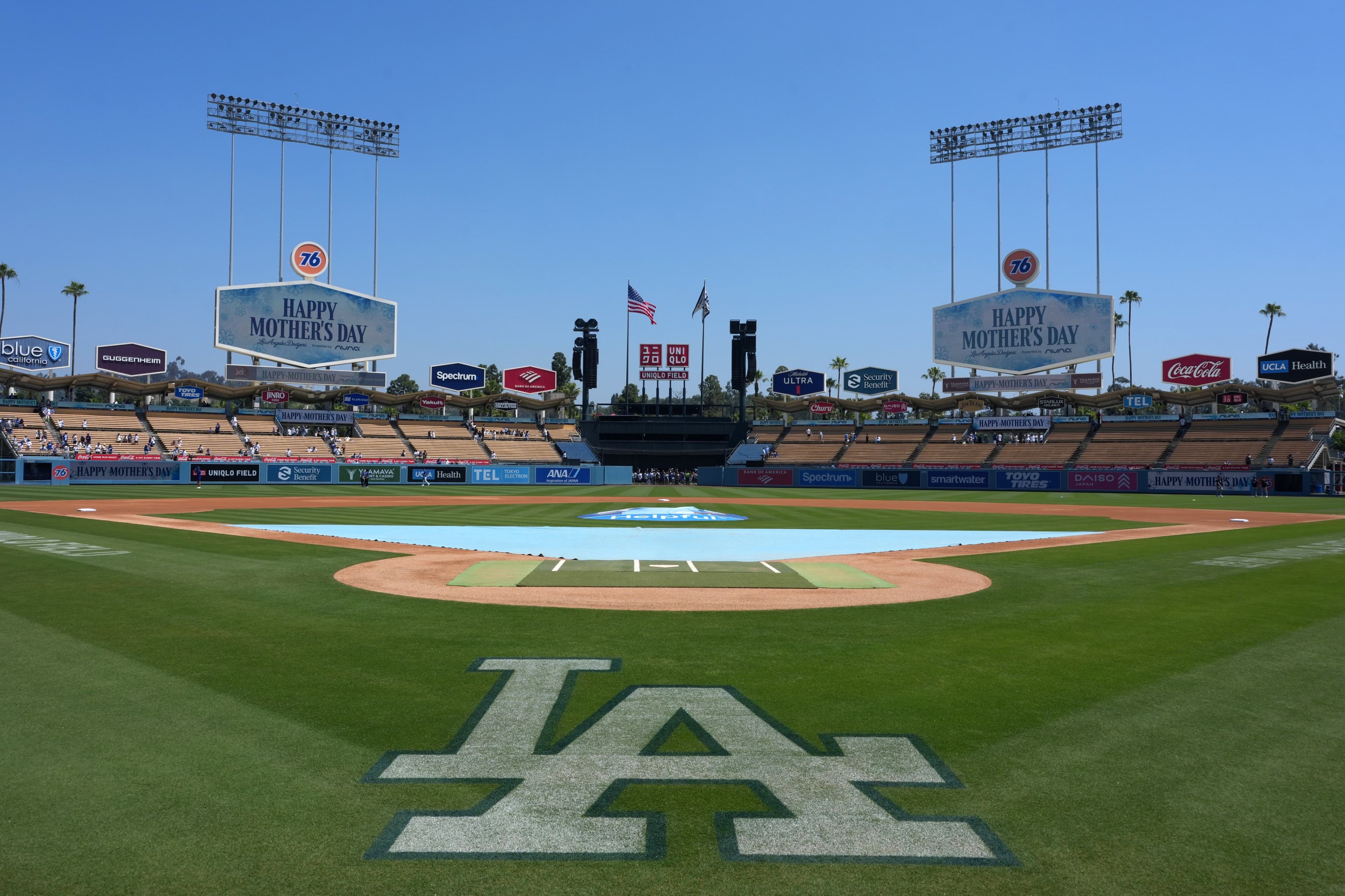 MLB adelanta el horario del cuarto juego de la serie entre Cerveceros y Dodgers