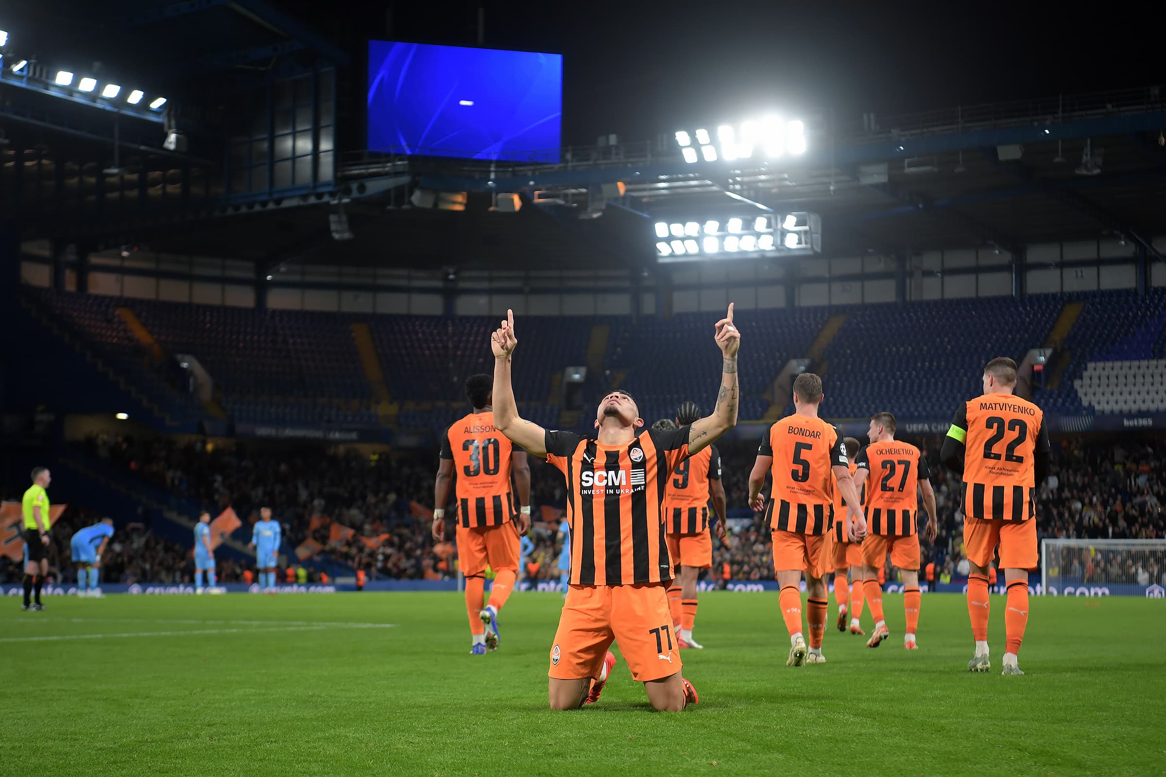 Gleiker Mendoza sella la remontada del Shakhtar Donetsk ante el AEK en la Champions League