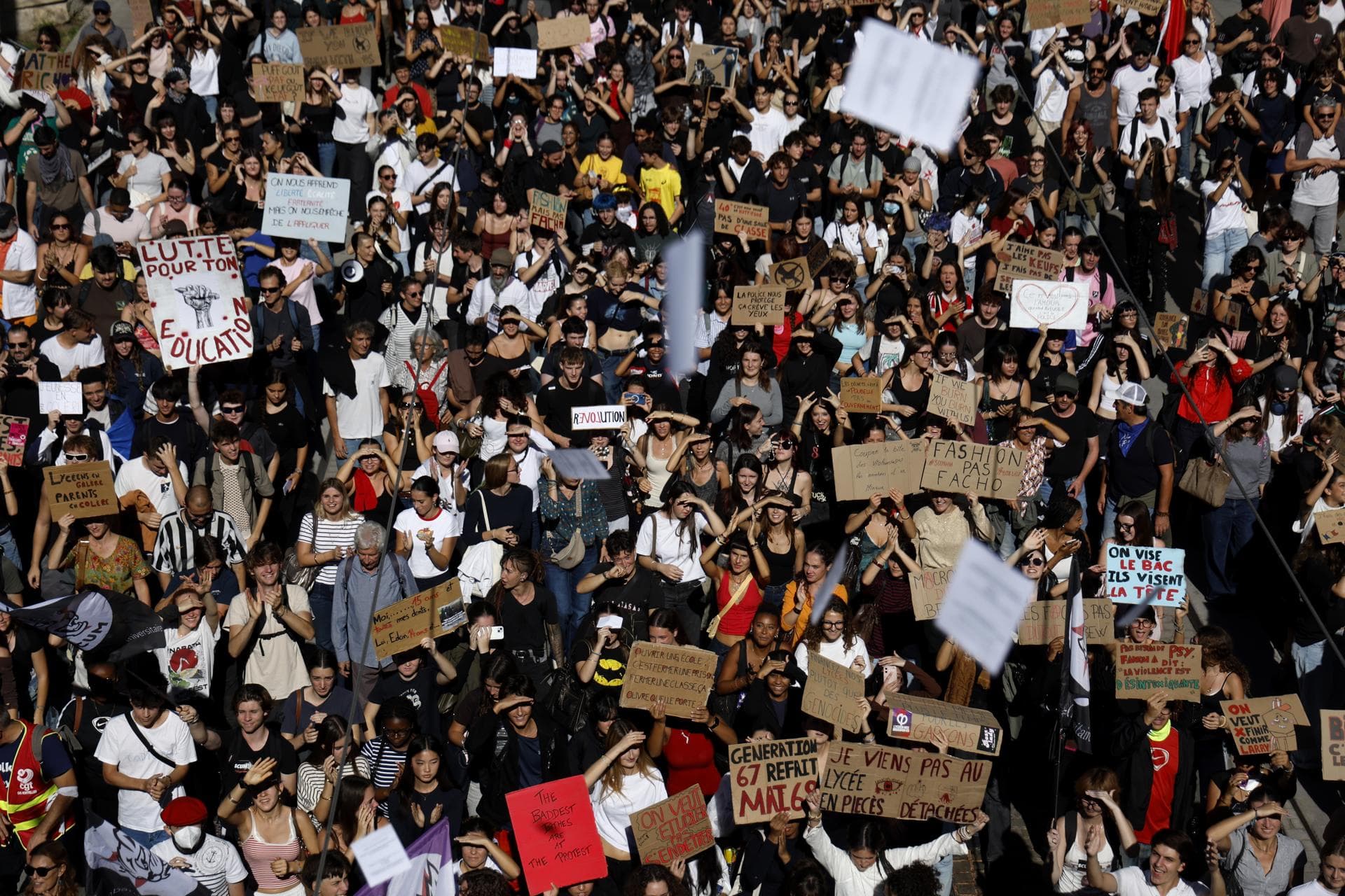 Francia autoriza uso de granadas aturdidoras en las manifestaciones de este sábado