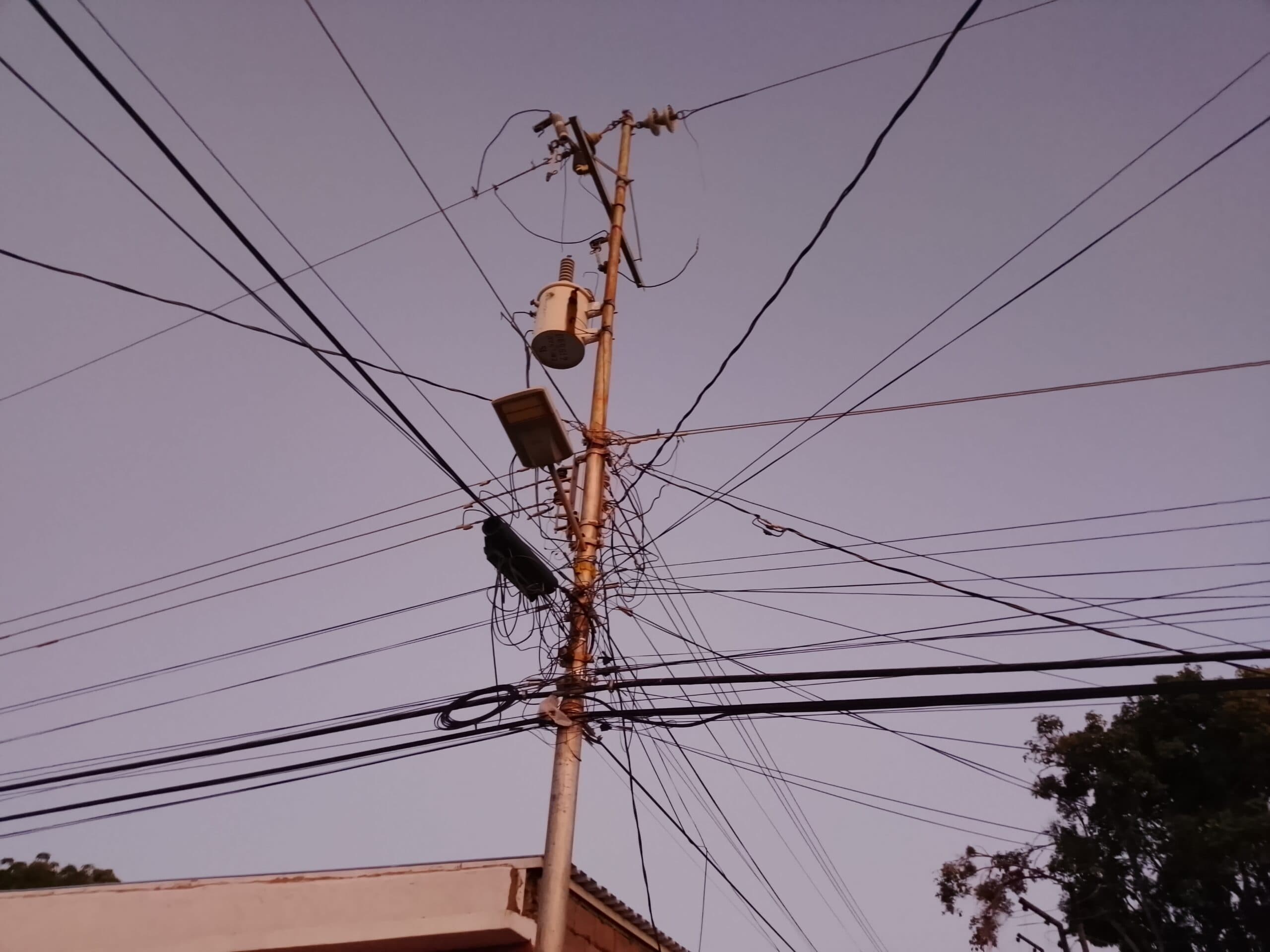 Crisis eléctrica nacional golpea con dureza a Carora: Sectores como Altos de Lara y Altos de Brasil suman días a oscuras por transformadores colapsados