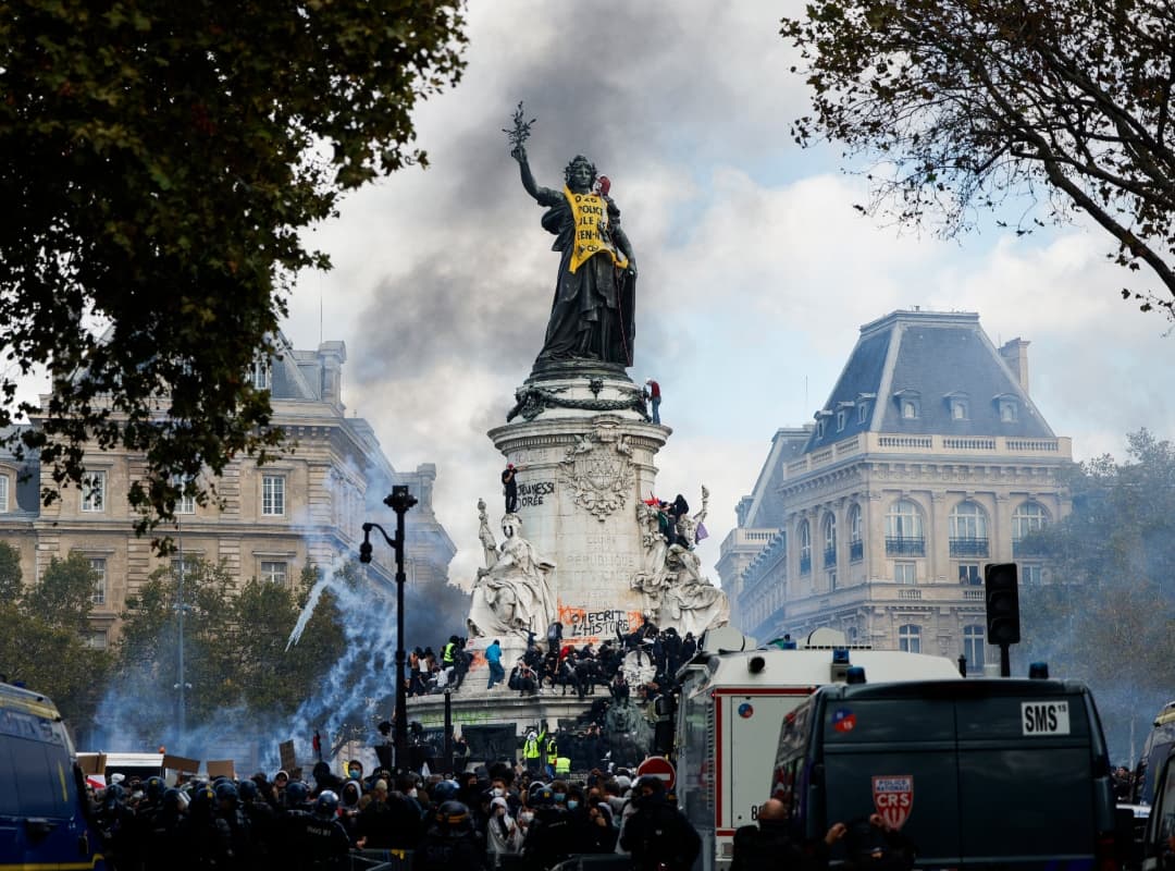 "Nos ahogamos": las protestas por el costo de la vida sacuden Francia