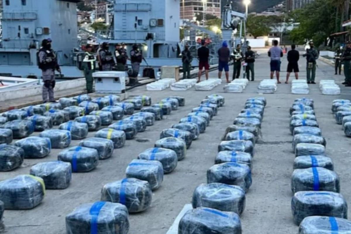 Venezuela confirmó la detención de cuatro personas durante incautación de 2,9 toneladas de droga en el mar Caribe con apoyo de Francia