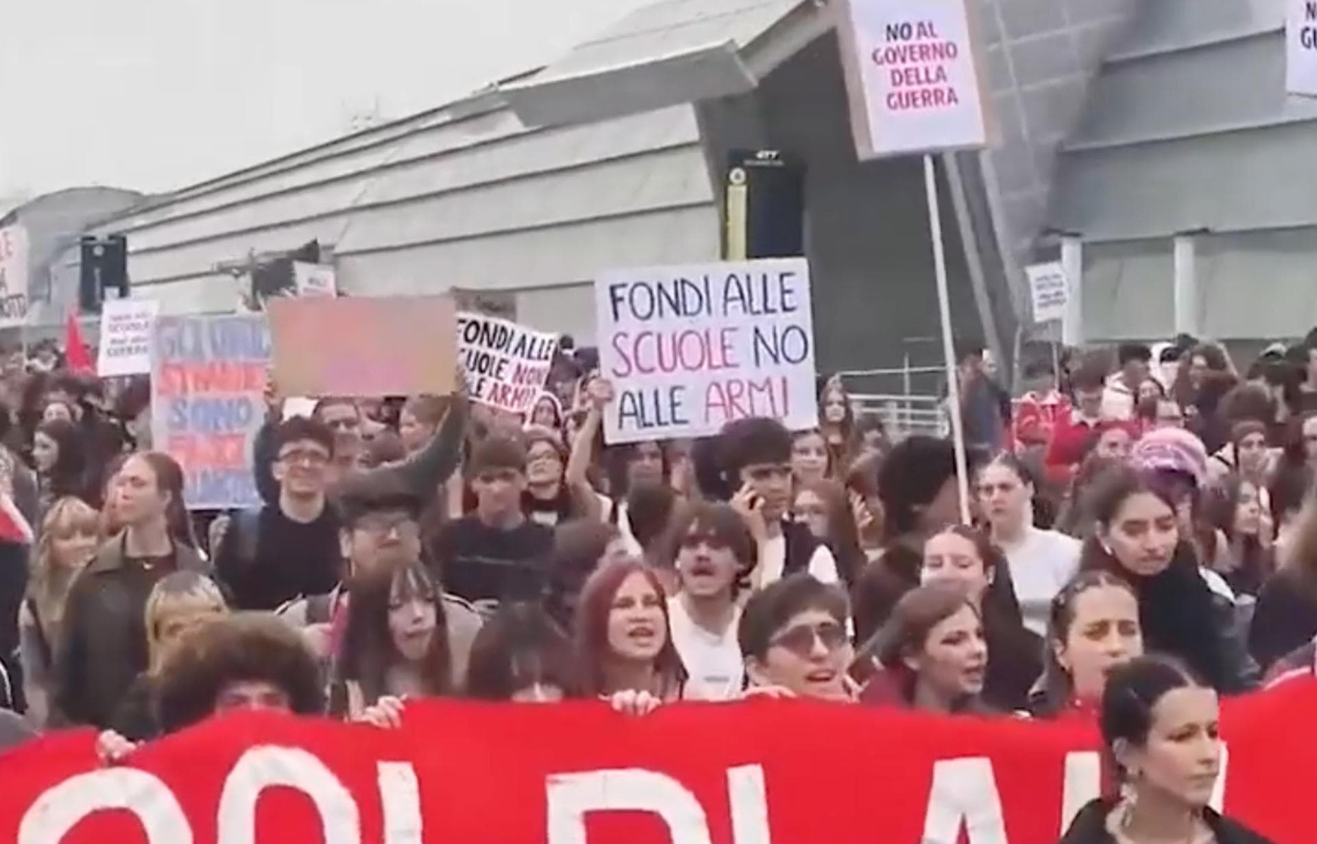 Protestas en varias ciudades de Italia y anuncio de una huelga general