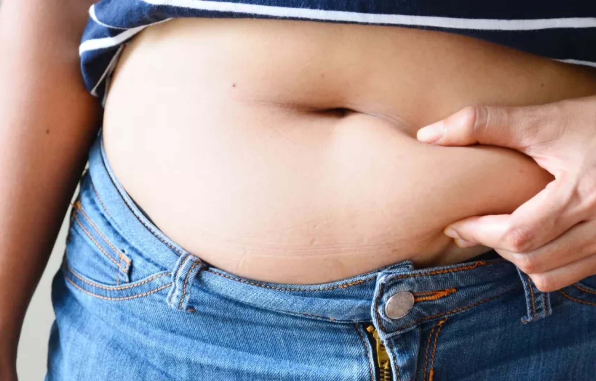 Grasa, hinchazón o diástasis: qué explica el cambio de abdomen en la menopausia