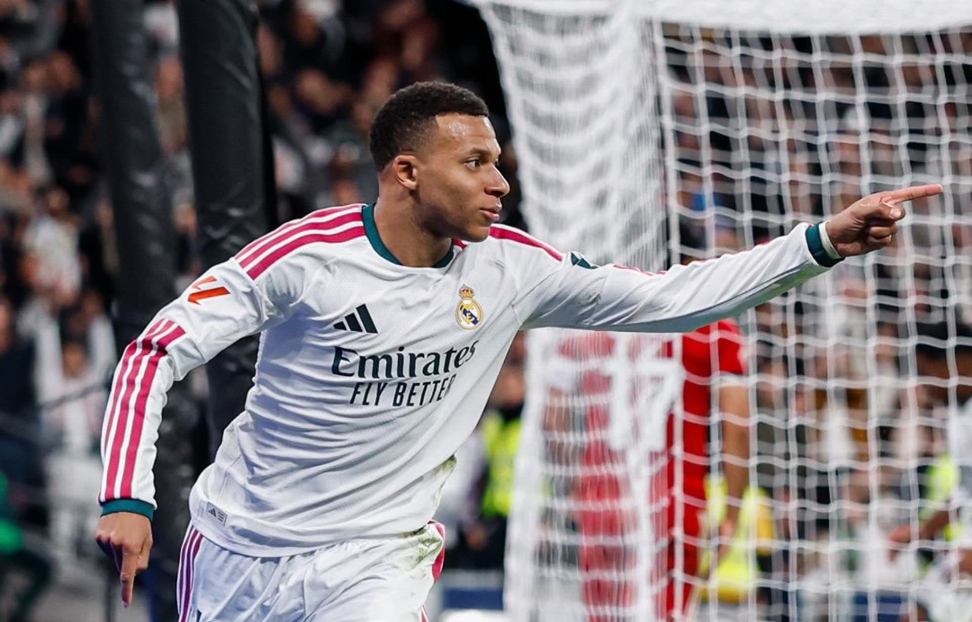 Real Madrid golea 4-1 al Sevilla con doblete de Mbappé