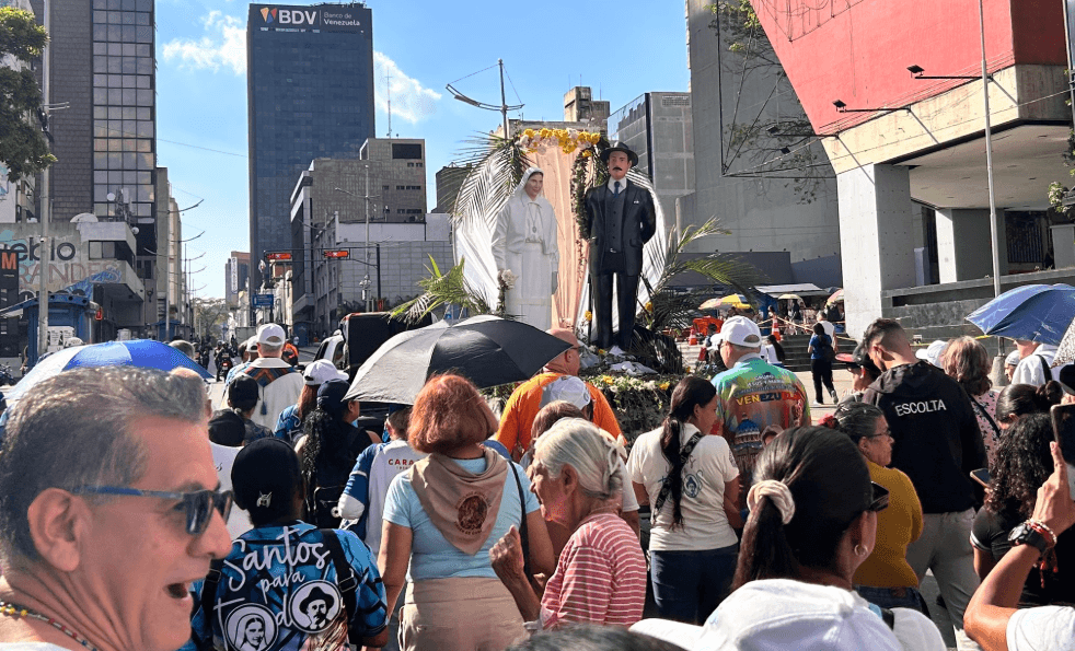 Venezolanos conmemoraron primer año de la canonización de José Gregorio Hernández y Carmen Rendiles