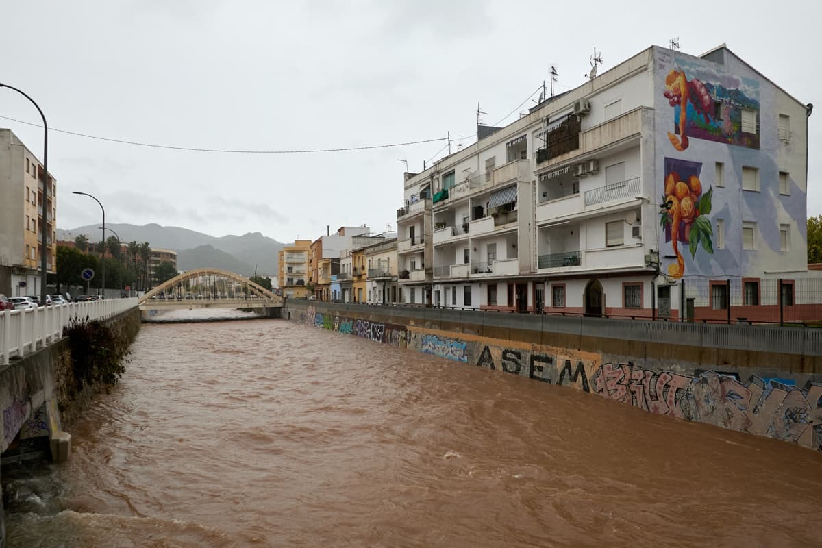 Cuatro fallecidos y municipios confinados dejan fuertes lluvias en España