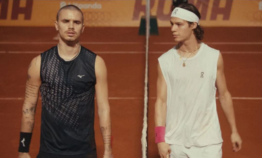 Romeo Beckham se convierte en un talentoso y carismático tenista en el tráiler de Forty Love