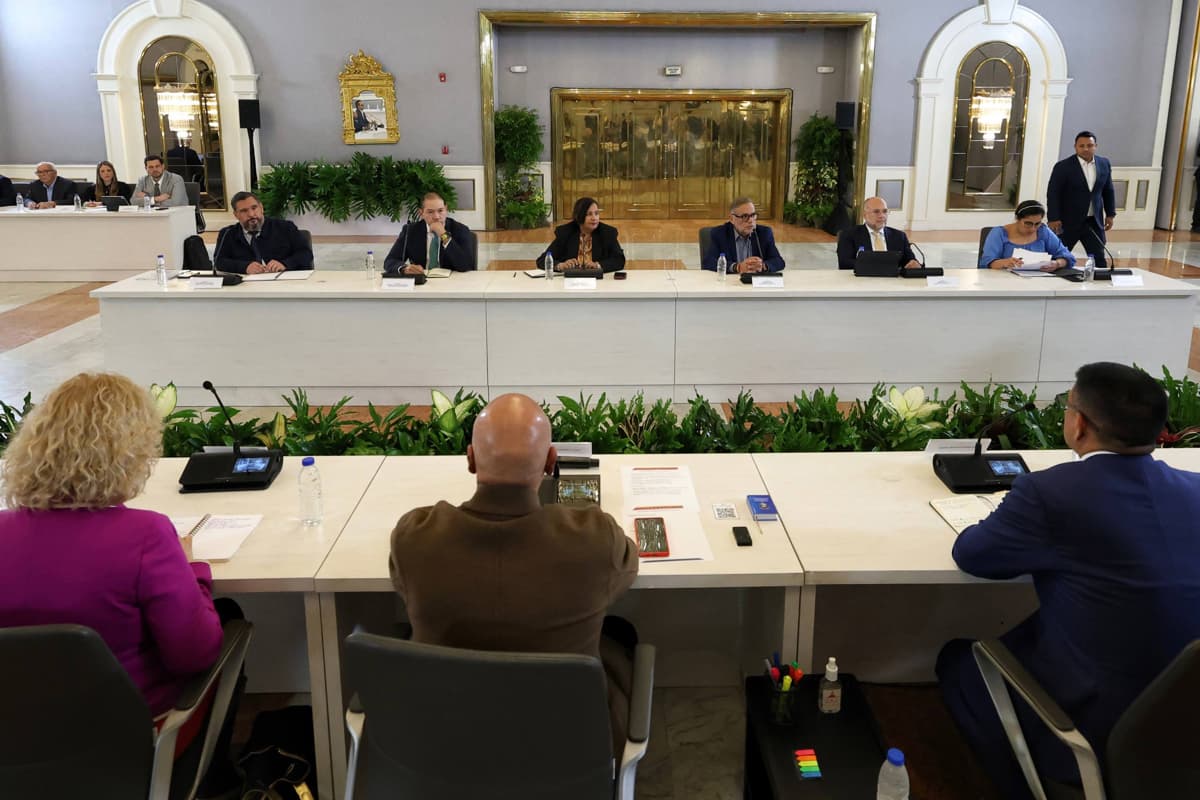 El chavismo y un sector de la oposición culminan este miércoles la tercera ronda de diálogo
