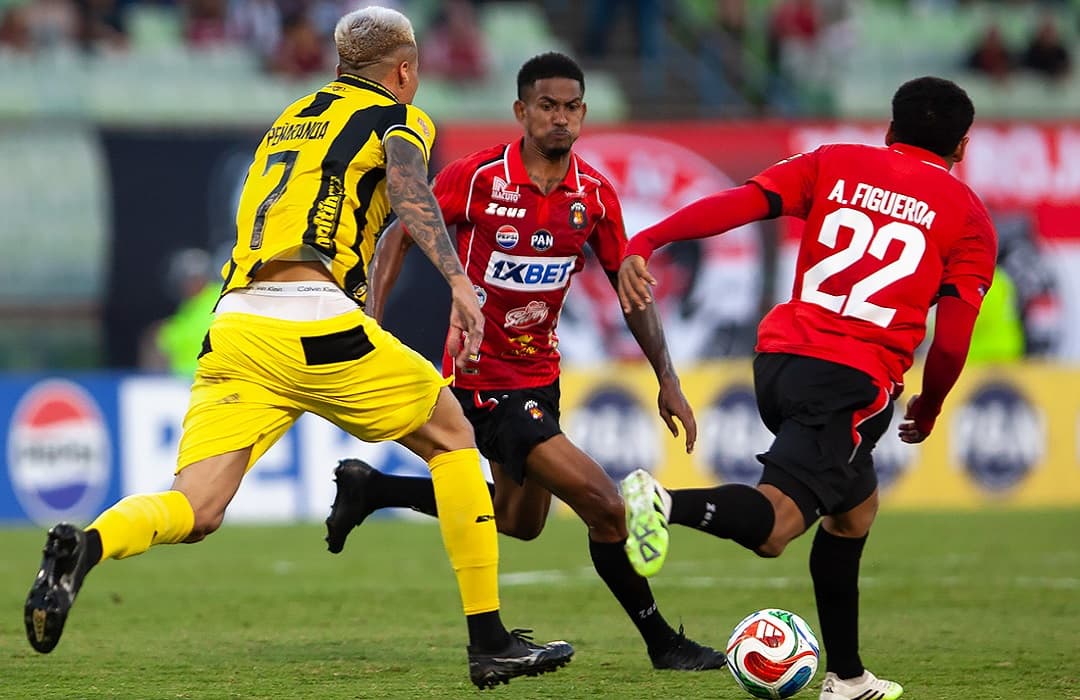 Caracas y Táchira llegan al clásico del fútbol venezolano con dos realidades distintas