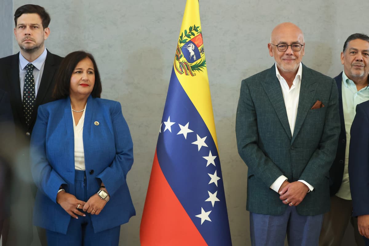 Mesa de negociación acuerda revisar inhabilitaciones políticas y juramentar comité para renovar el TSJ