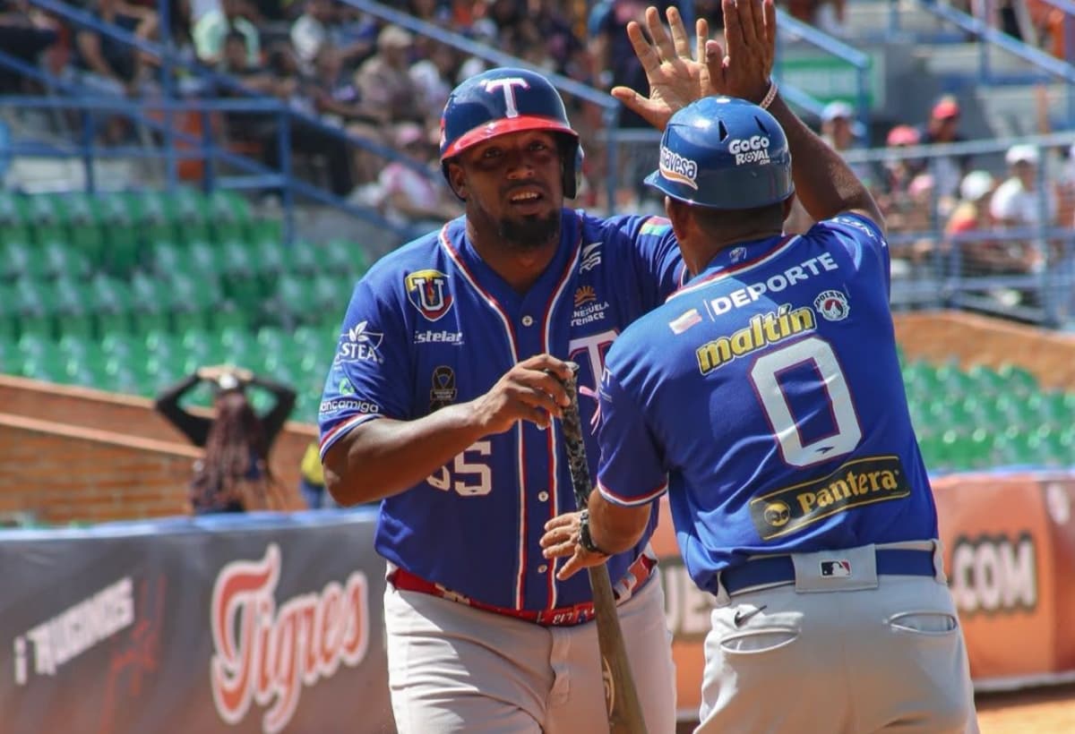 Jonrón de Alexander Palma en el séptimo episodio sentenció la victoria de Tiburones ante Magallanes