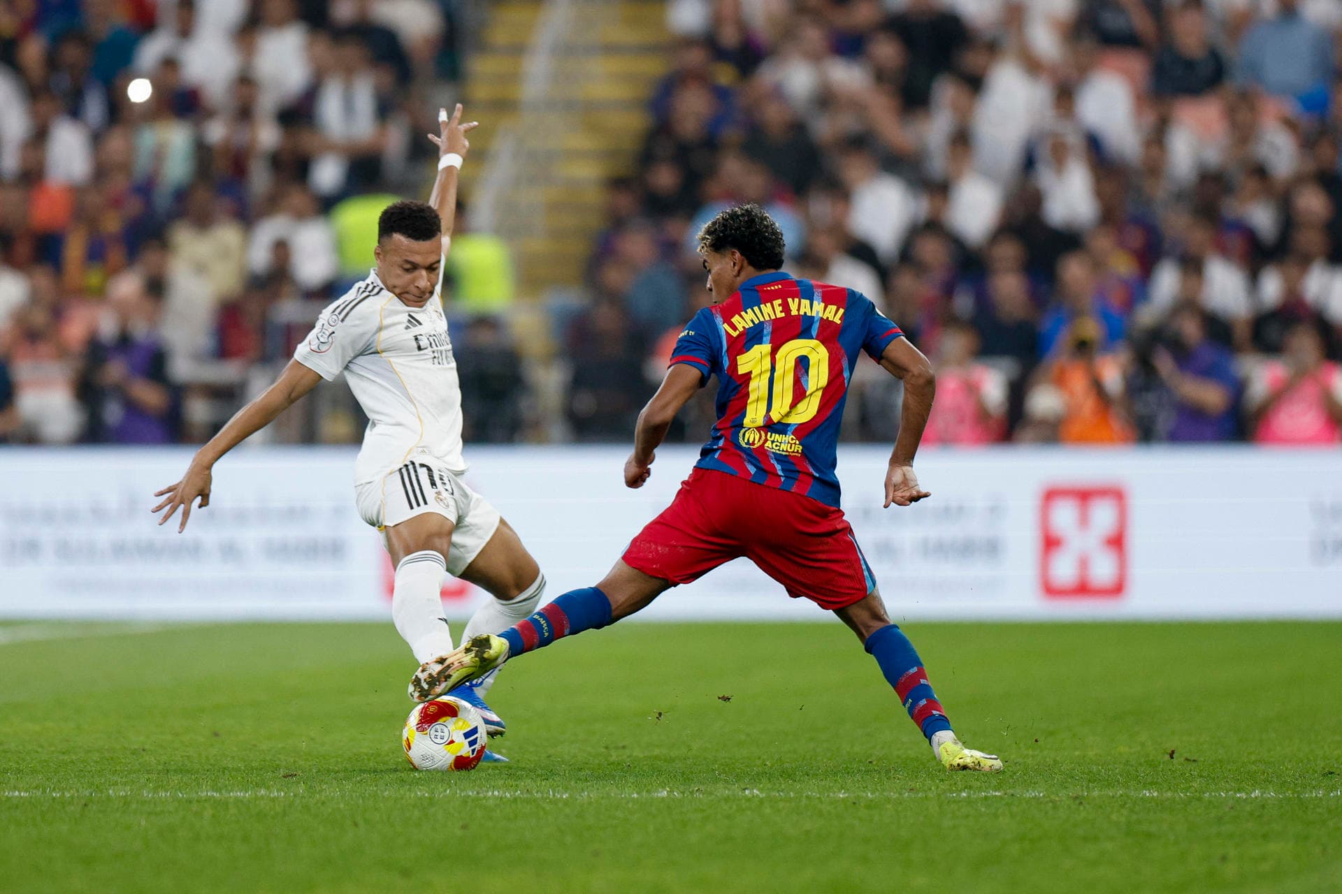 Lamine Yamal y Kylian Mbappé se miden antes del Balón de Oro
