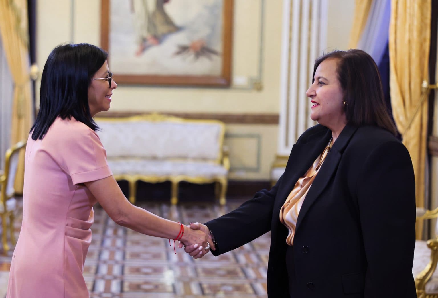 Delcy Rodríguez se reúne con los jefes negociadores del chavismo y la oposición en diálogo