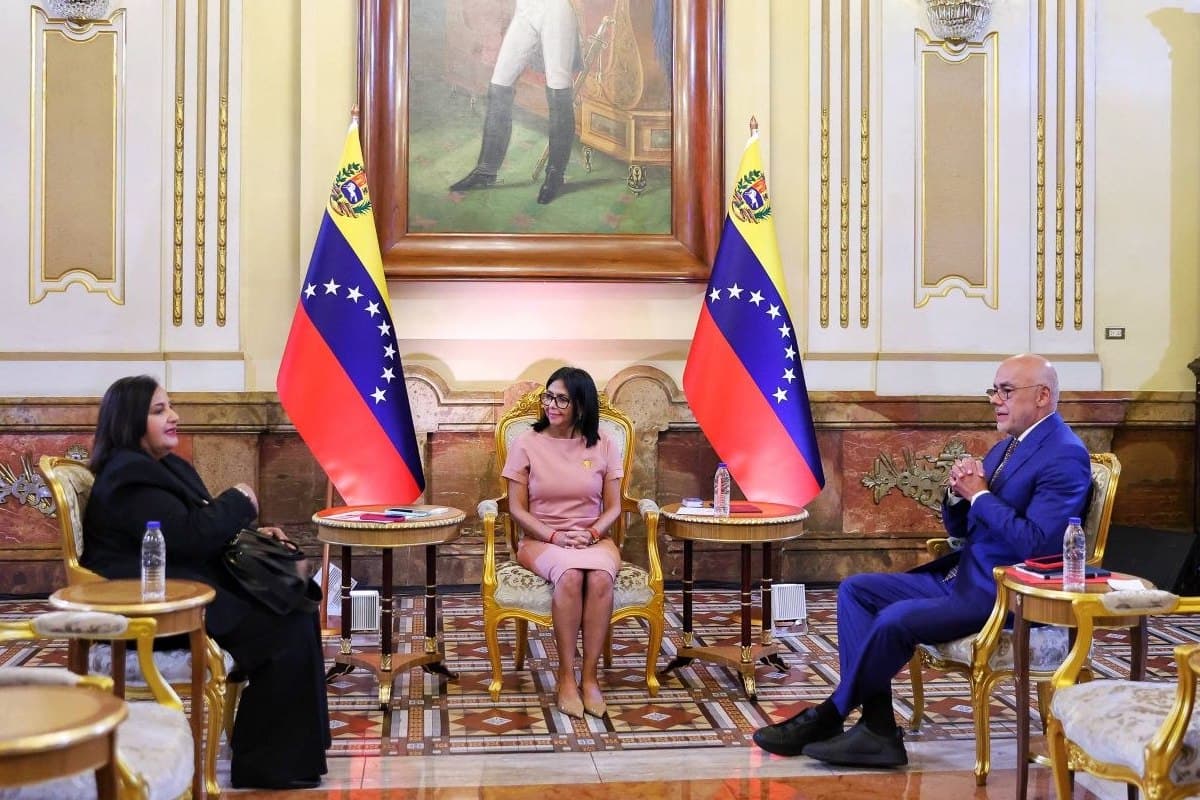 Delcy Rodríguez destaca avances en garantías políticas y reforma del sistema de justicia tras reunión con representantes de la mesa de diálogo