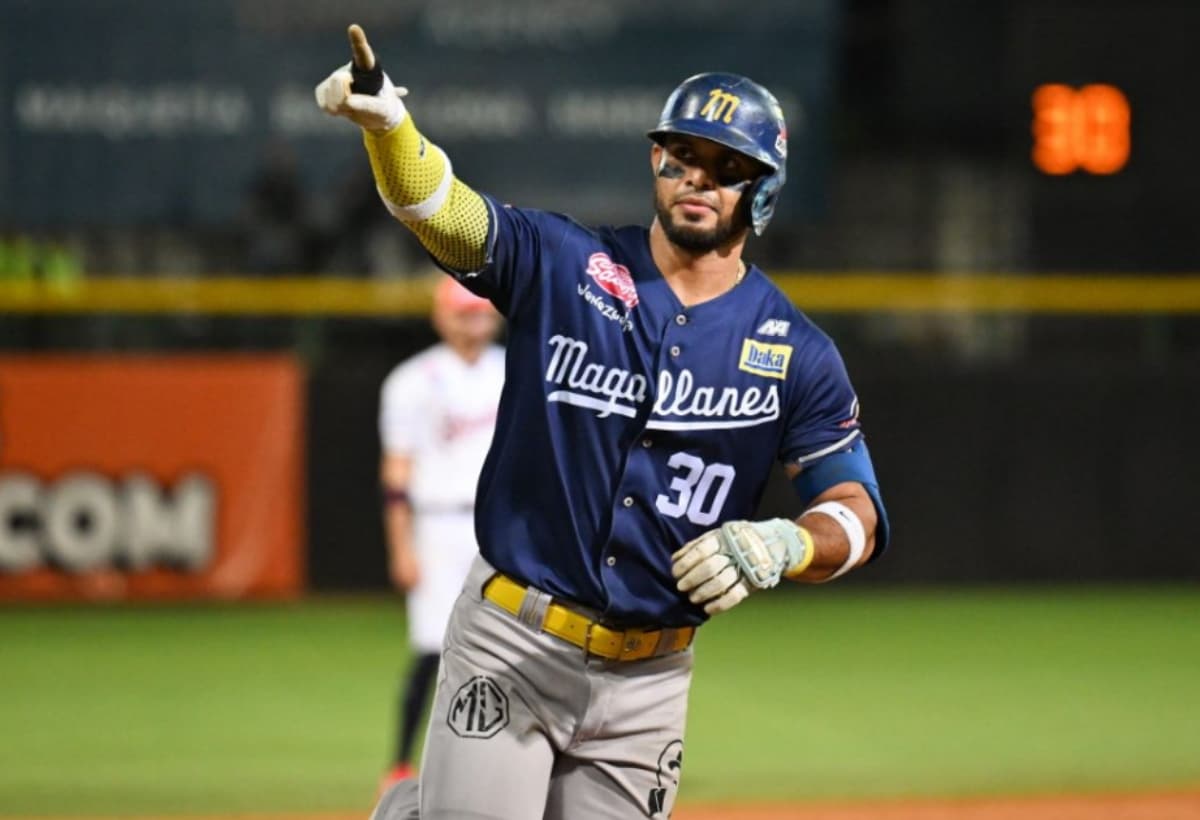 Jonrón de Ángel Reyes impulsó a Magallanes a su segunda victoria de la temporada