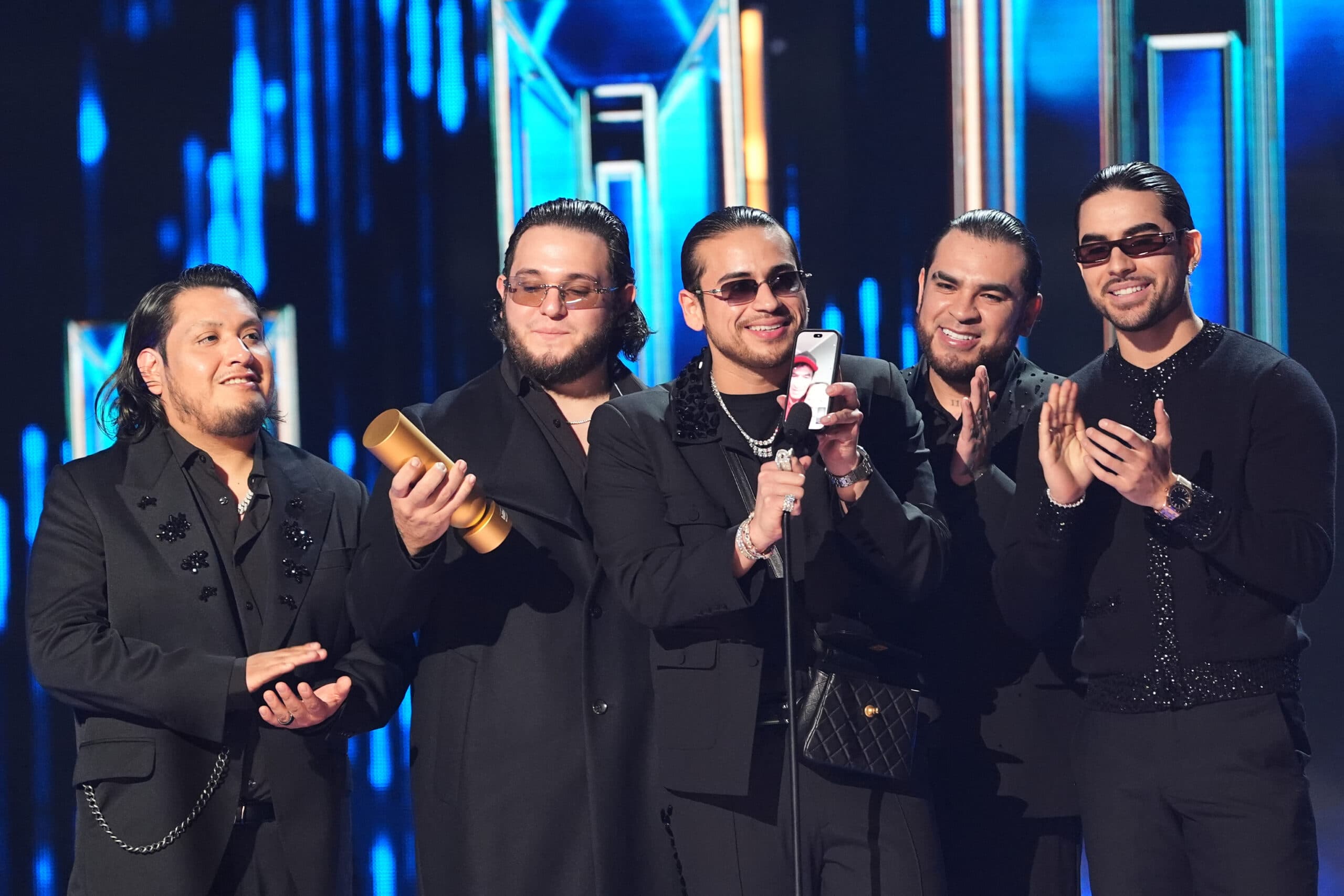Fuerza Regida y Bad Bunny triunfaron en los Billboard Latinos