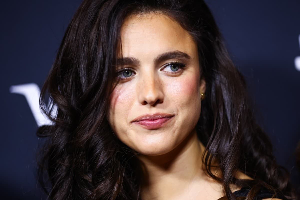 Perfilan a Margaret Qualley como chica Bond