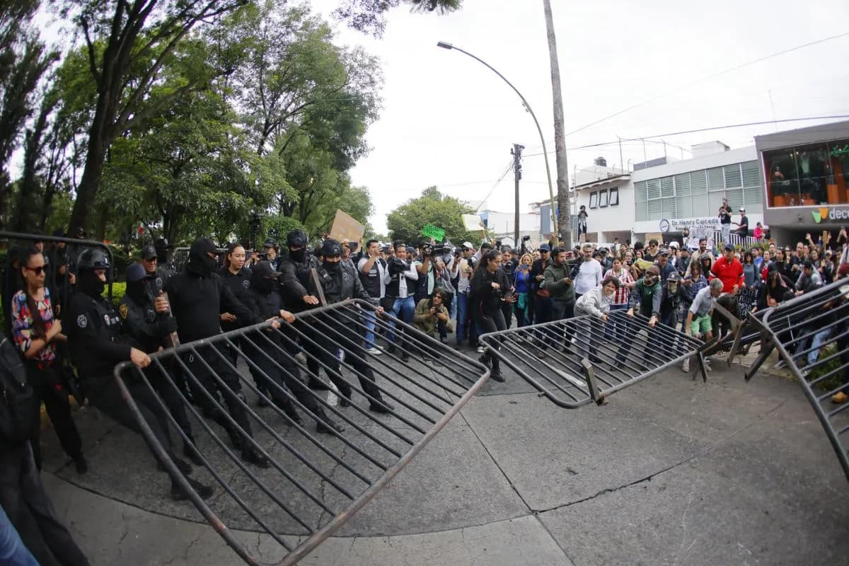 Miles de personas protestaron en México exigiendo una solución a la contaminación del agua