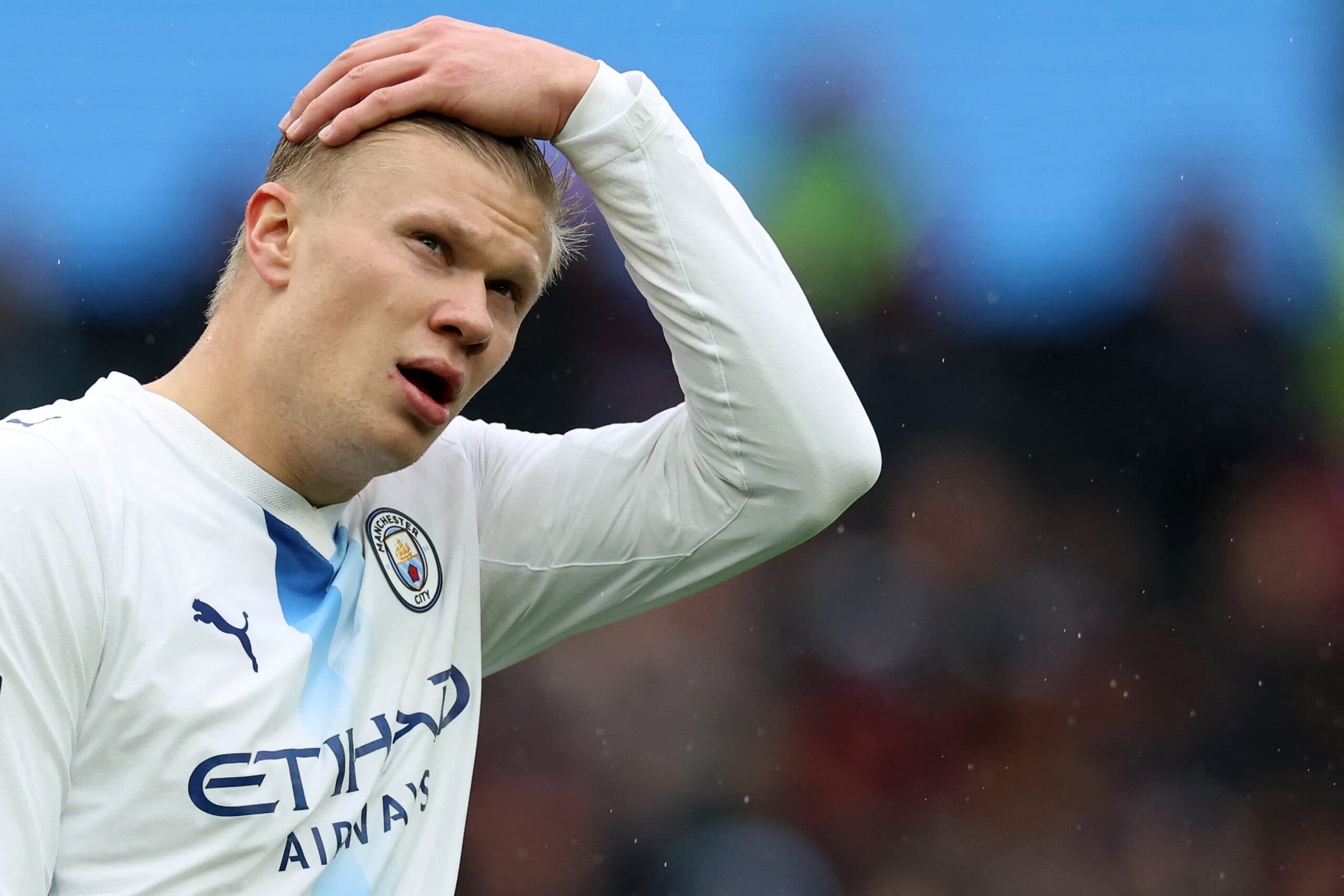 Manchester City perdió su invicto ante el Aston Villa y sufrió la primera derrota en la Premier League