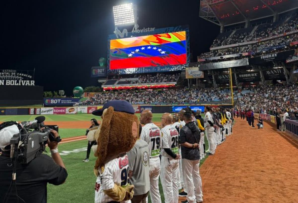 Leones castigó al bullpen de Magallanes y se llevó el primer duelo entre los eternos rivales con paliza