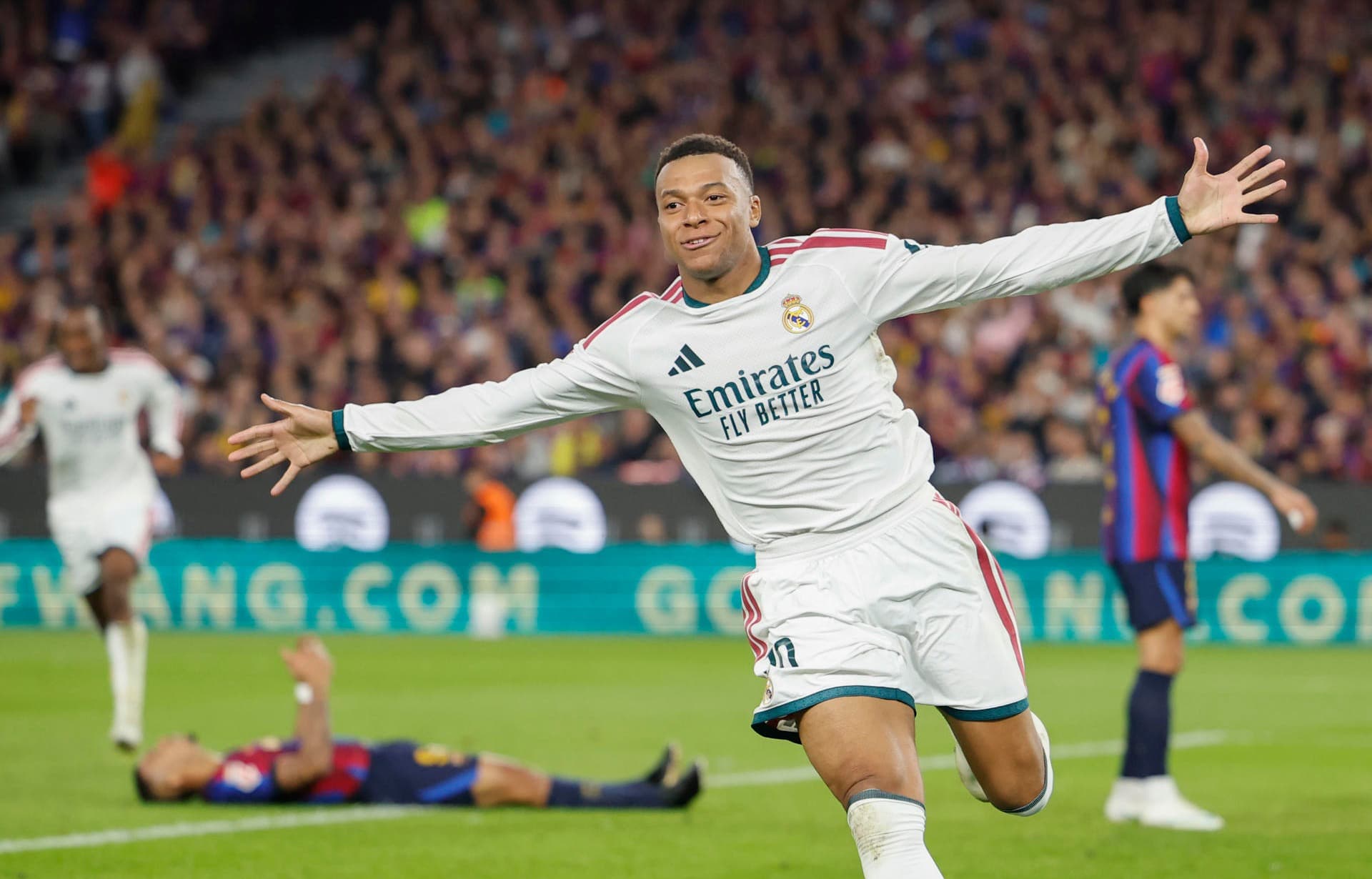 El Real Madrid derrota al Barcelona con un doblete de Mbappé