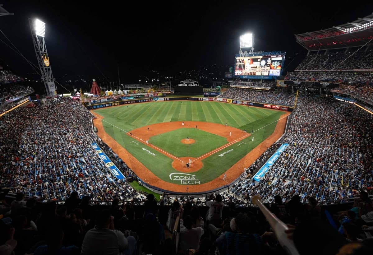Caracas-Magallanes rompió el récord de asistencia de la LVBP con casi 35.000 aficionados en el Monumental