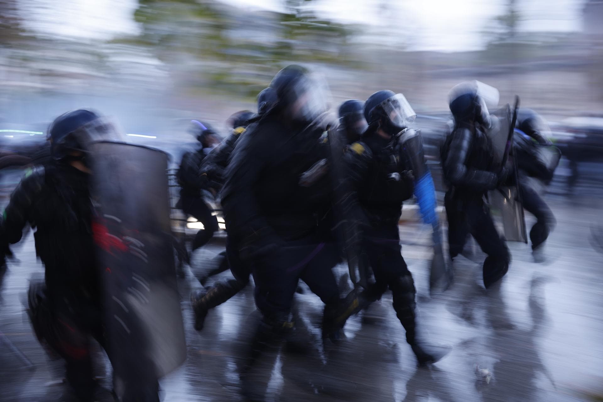 Francia eleva a 142 la cifra de detenidos en París durante las protestas del sábado