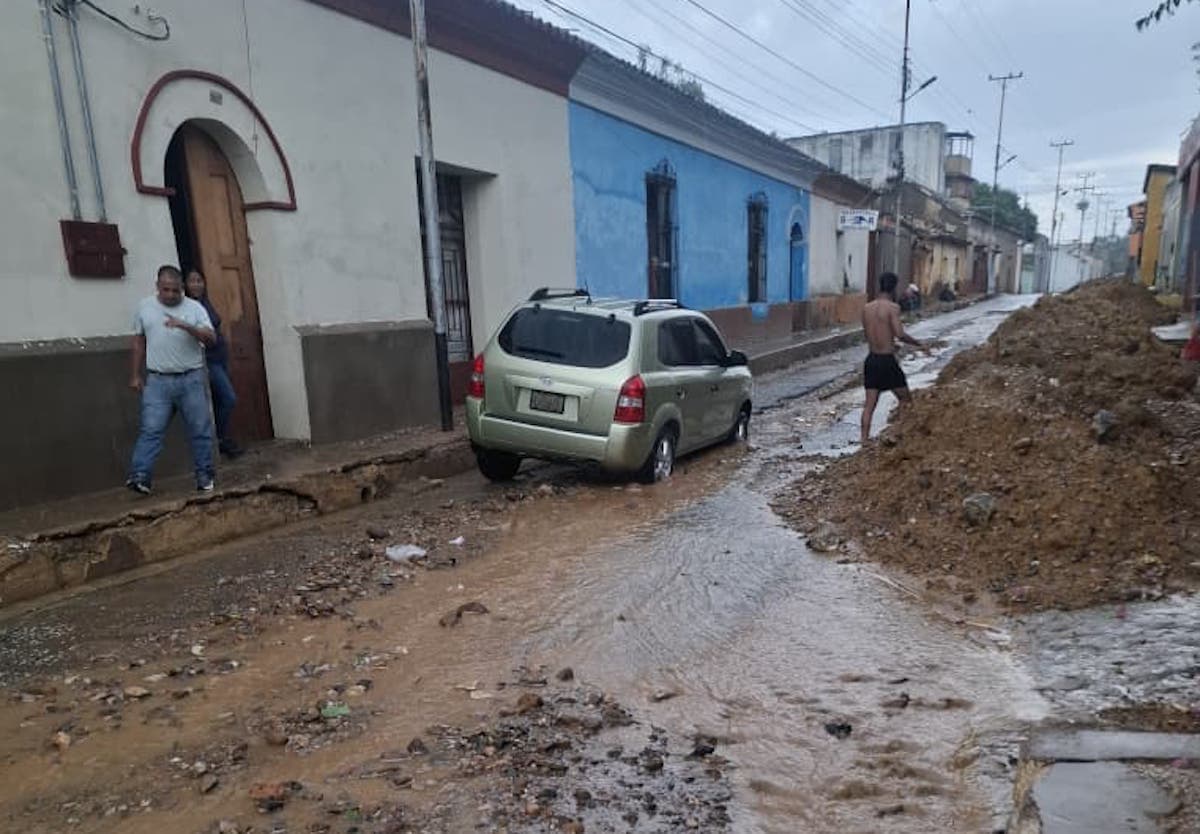 Fuertes lluvias dejan apagones, colapso vial y viviendas anegadas en Carora