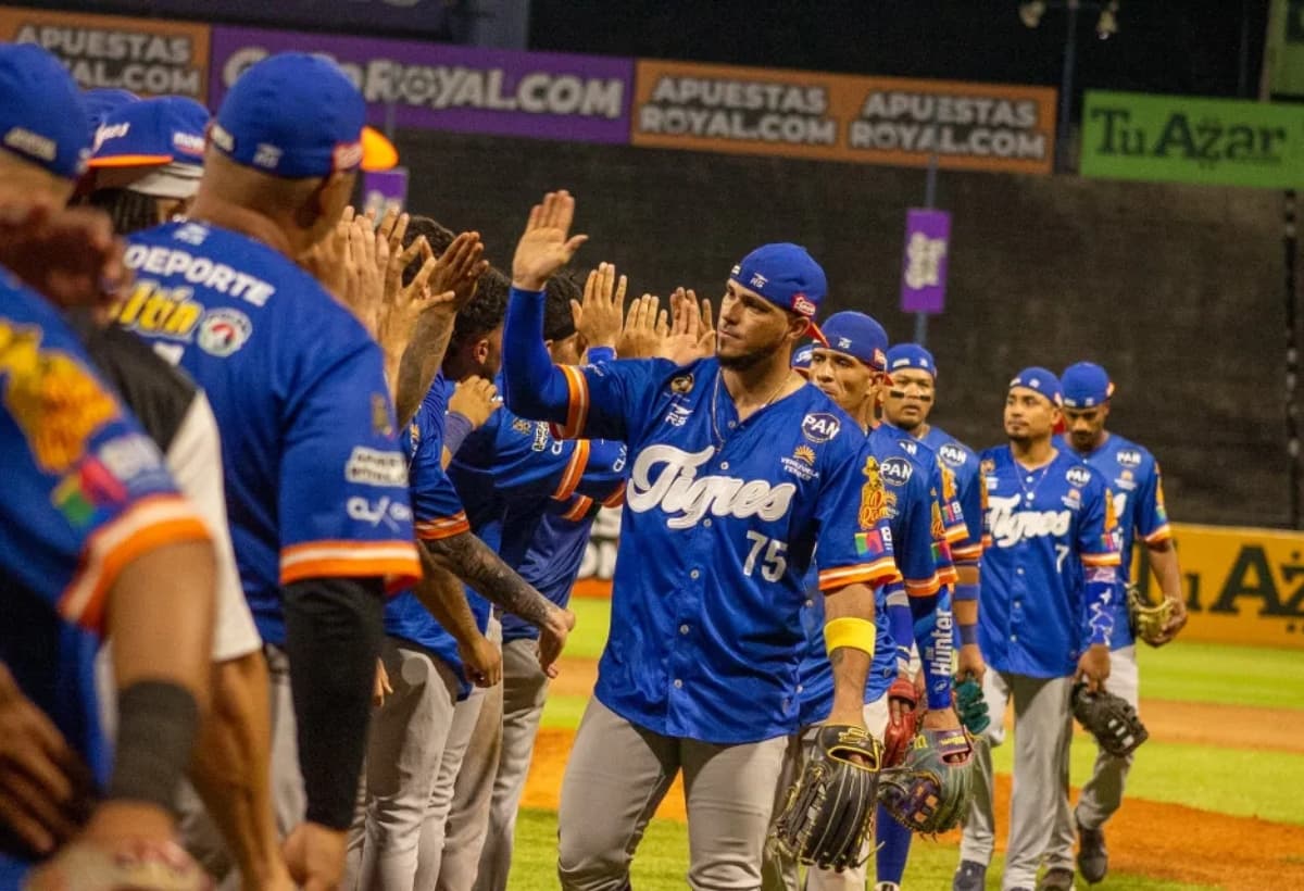 Tigres derrotó a Leones pese a permitir siete carreras en los últimos tres innings
