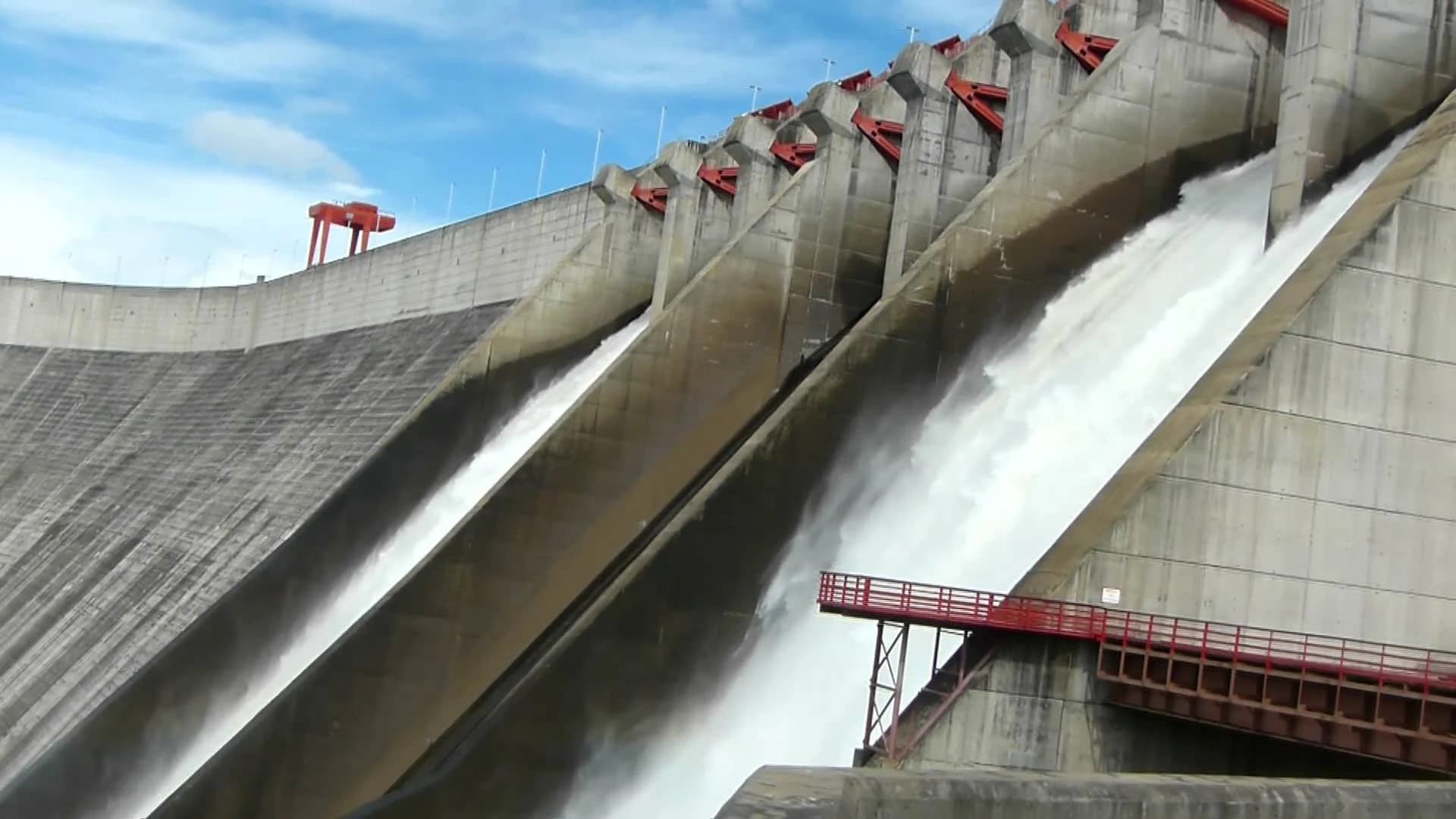 Crisis Energética: Guri Opera Solo con 13 Turbinas Activas