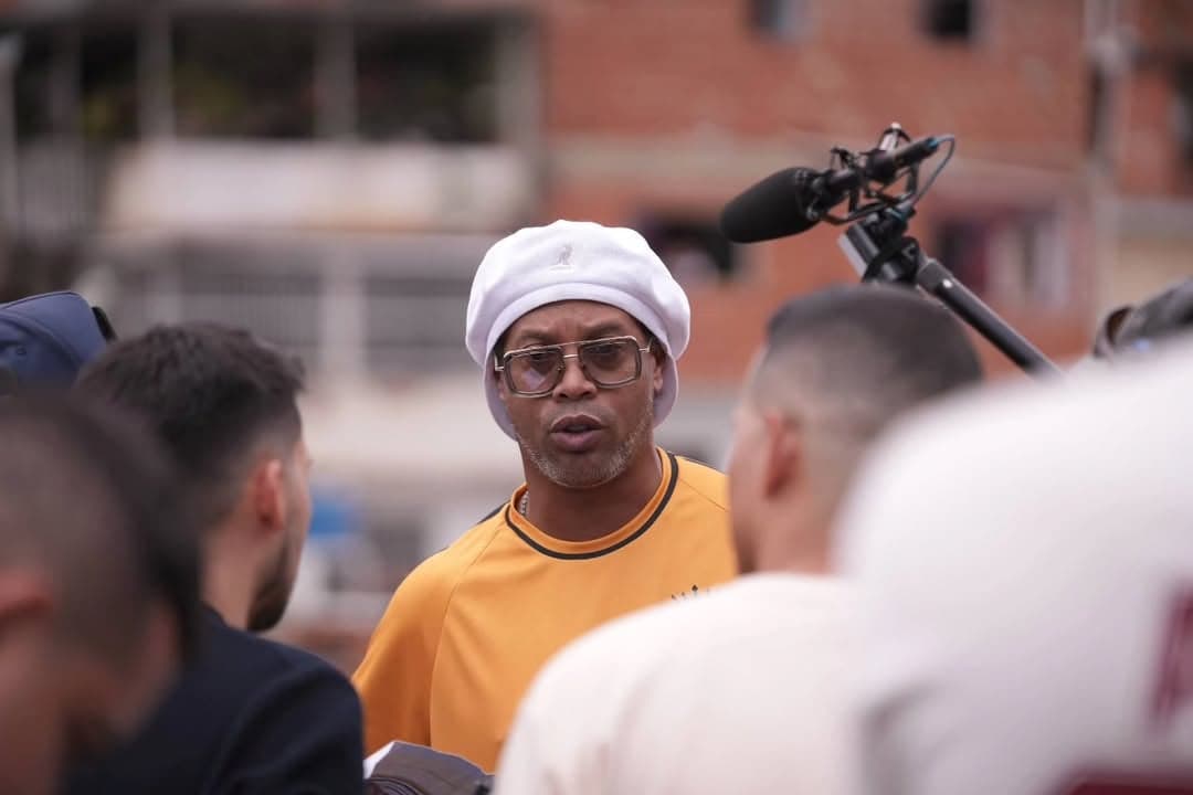 Ronaldinho Desata Euforia en Petare durante su Visita a Venezuela