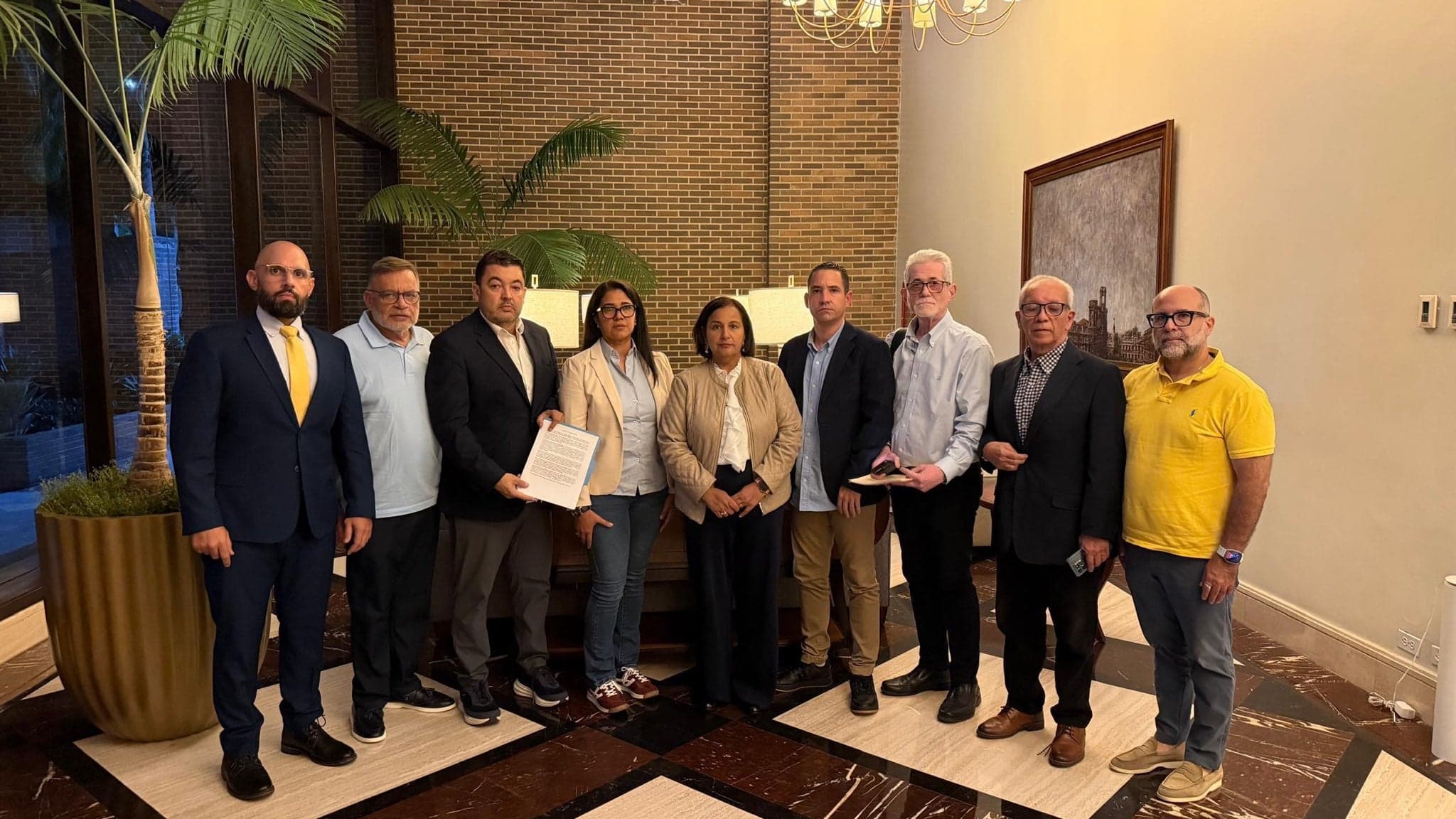 Familiares de presos políticos piden su liberación en negociación