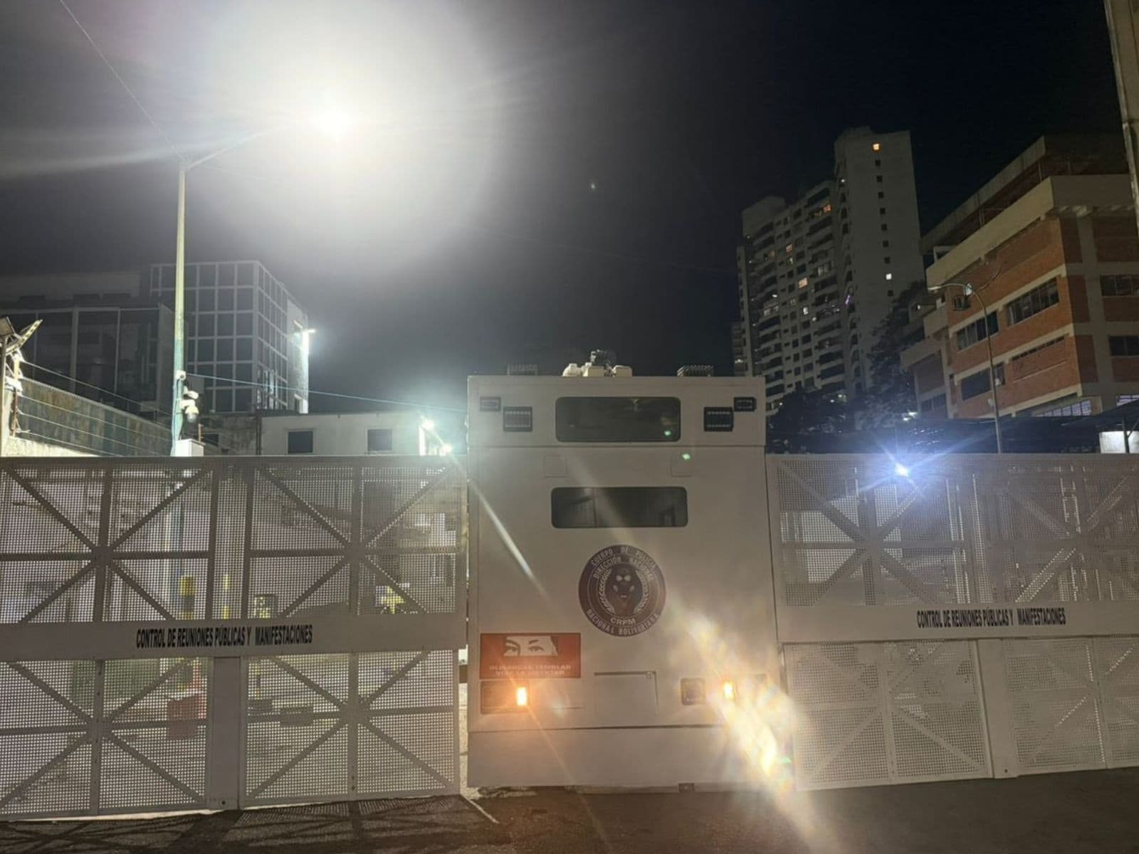 Mujeres claman por libertad y encuentran un muro en Zona 7