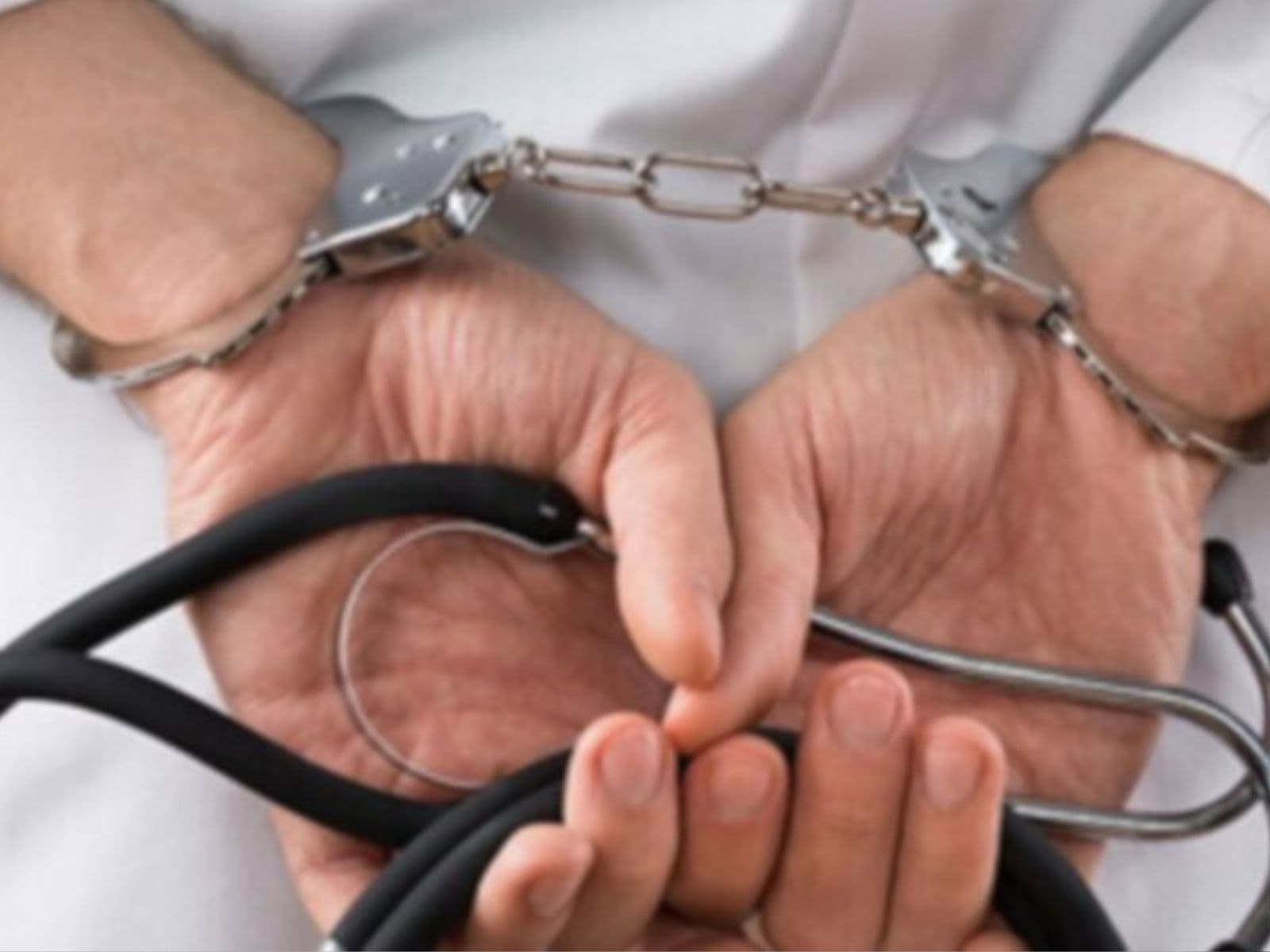 Gremios exigen libertad de cuatro médicos encarcelados en Venezuela