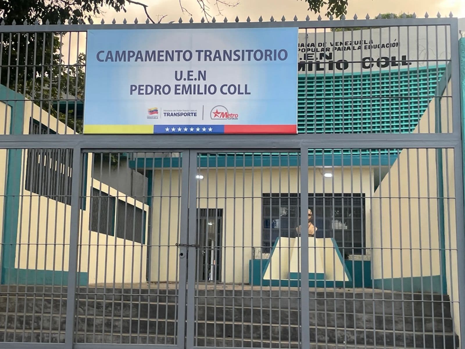 Cerrarán Escuelas como Campamentos para Retomar Clases en Septiembre