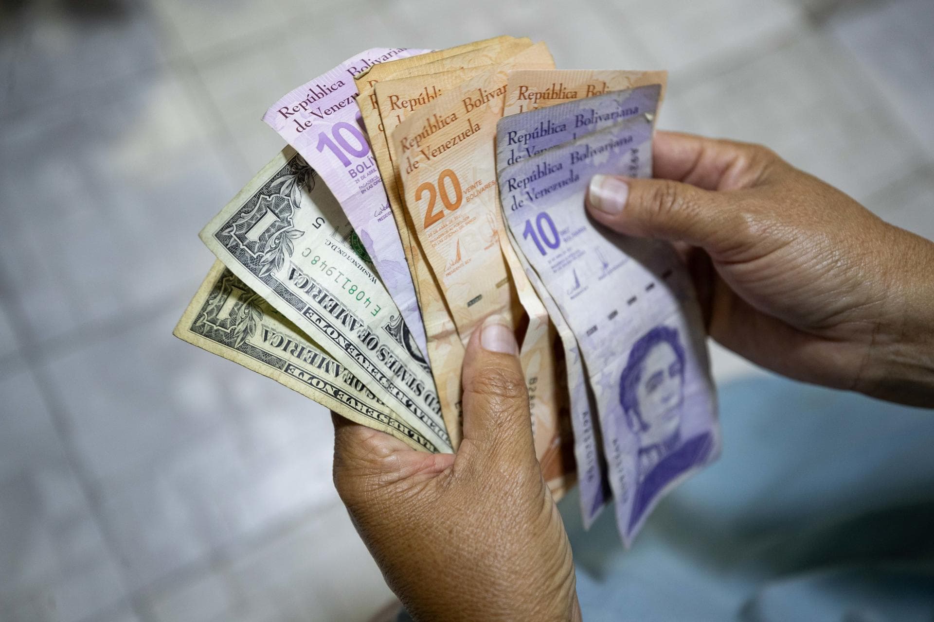 Dólar BCV alcanza nuevo récord: el bolívar se hunde aún más