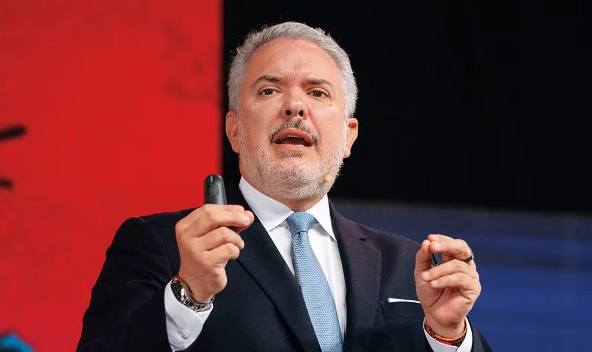 Iván Duque alerta a Latinoamérica: Gustavo Petro y la democracia