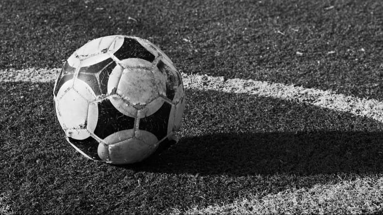 Tragedia en el fútbol: joven jugador de 27 años muere durante partido