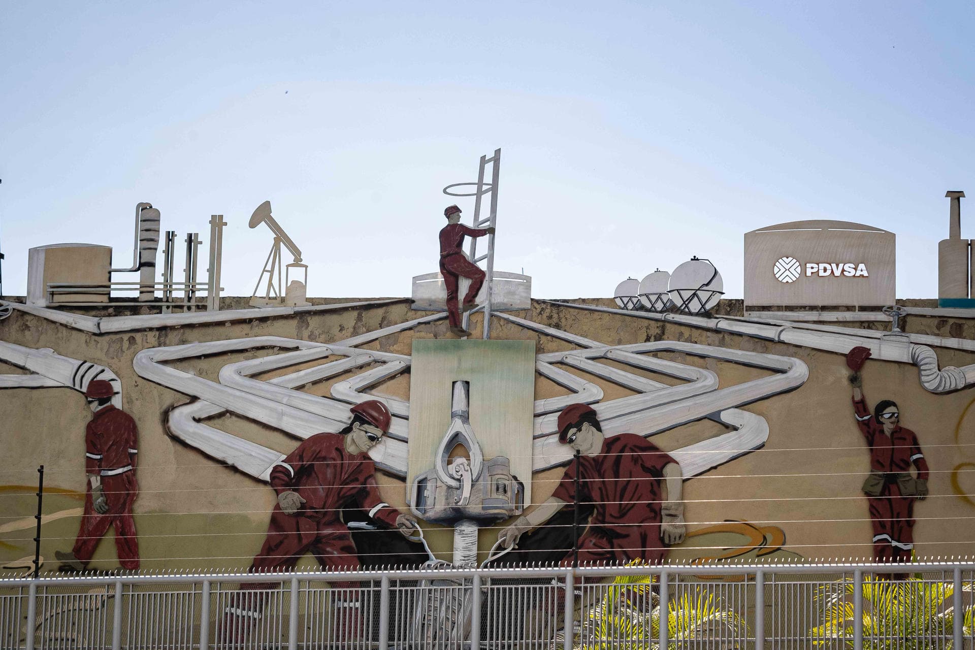 El rescate del Gobierno permite a Plus Ultra liquidar su deuda millonaria con Pdvsa