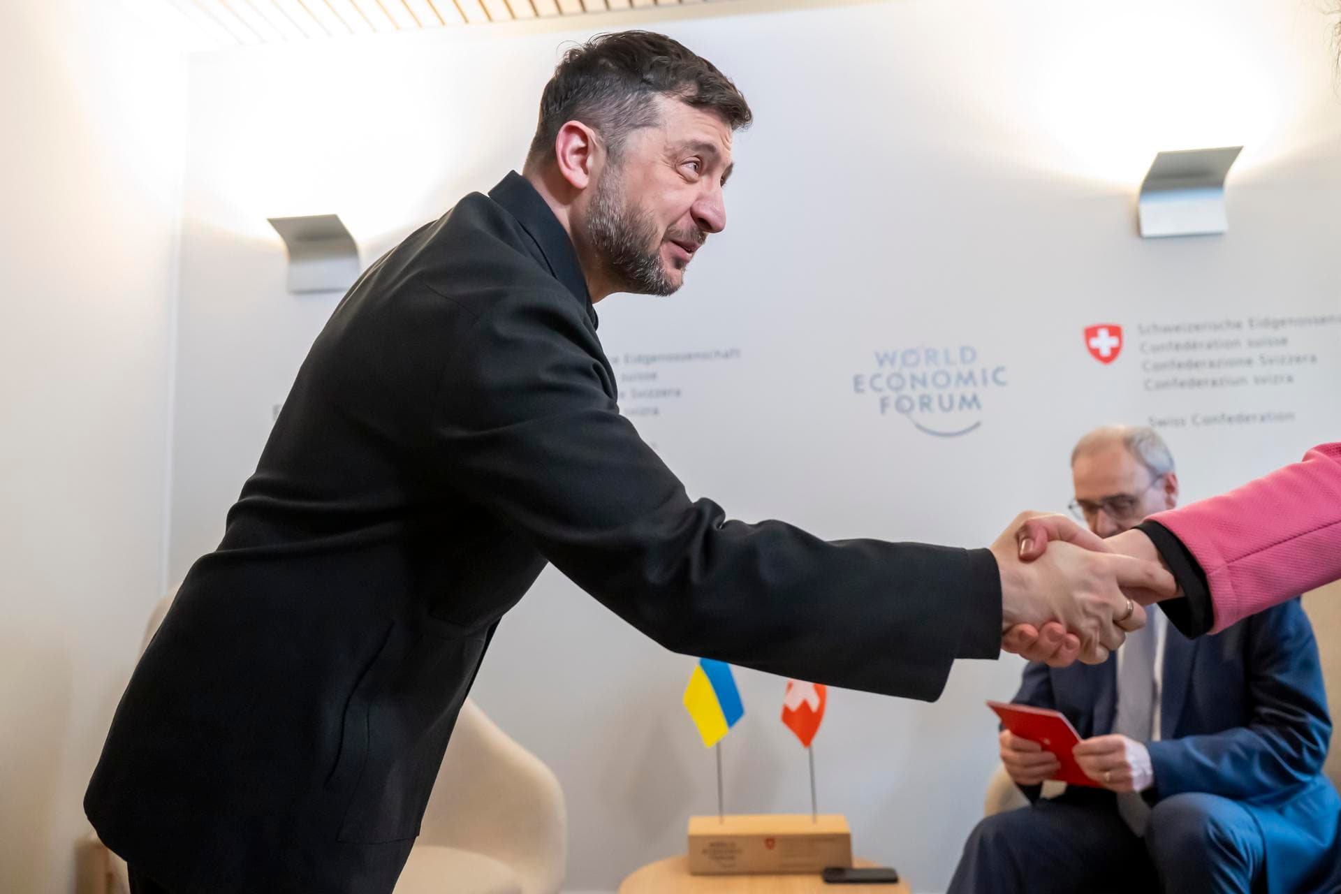 Zelenski destaca el avance en conversaciones con Rusia y EEUU en Abu Dabi