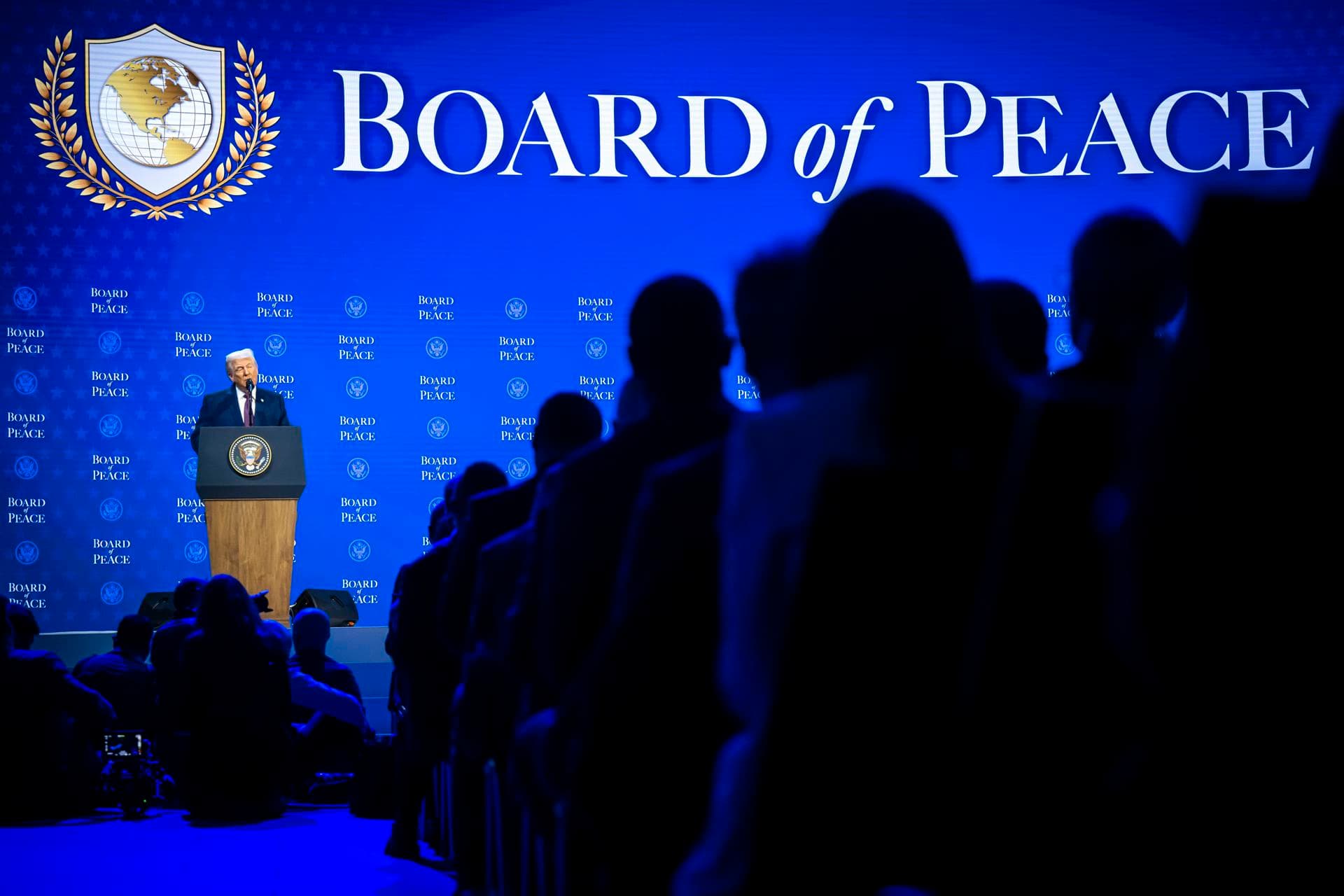 Trump resalta buenas relaciones con el régimen de Delcy Rodríguez en Davos