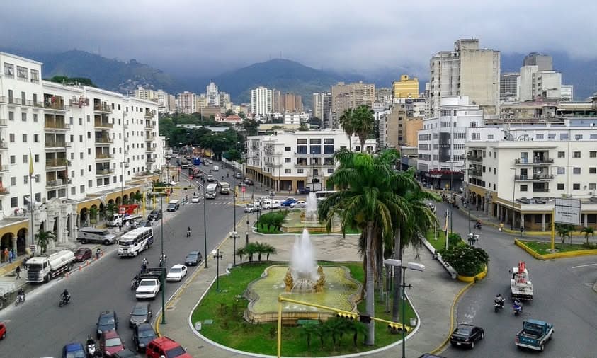 Reportan colapso en el centro de Caracas por cierre de vías para actividad chavista este #14Ene